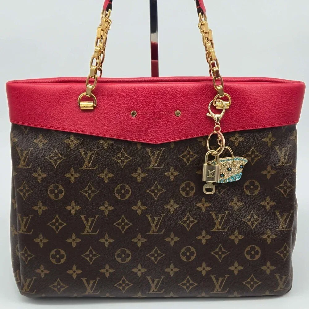 Louis Vuitton Gold Padlock 🔒 Key Set Authentic LV w/ Unbranded Bag Keychain